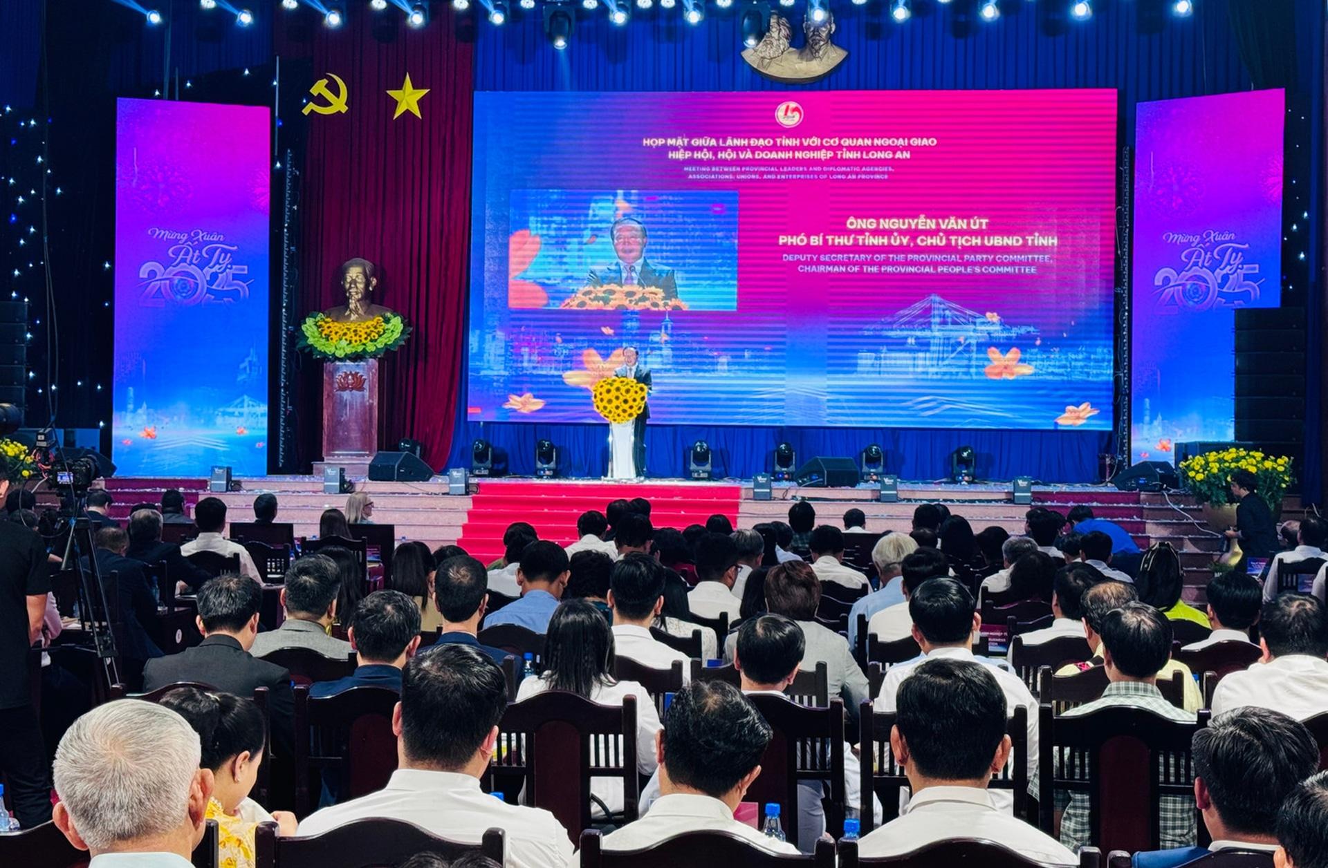 Họp bàn với UBND tỉnh Long An về dự án mới